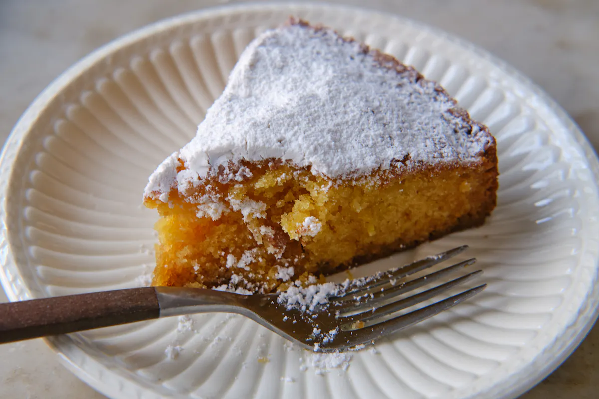 Easy Almond Cake