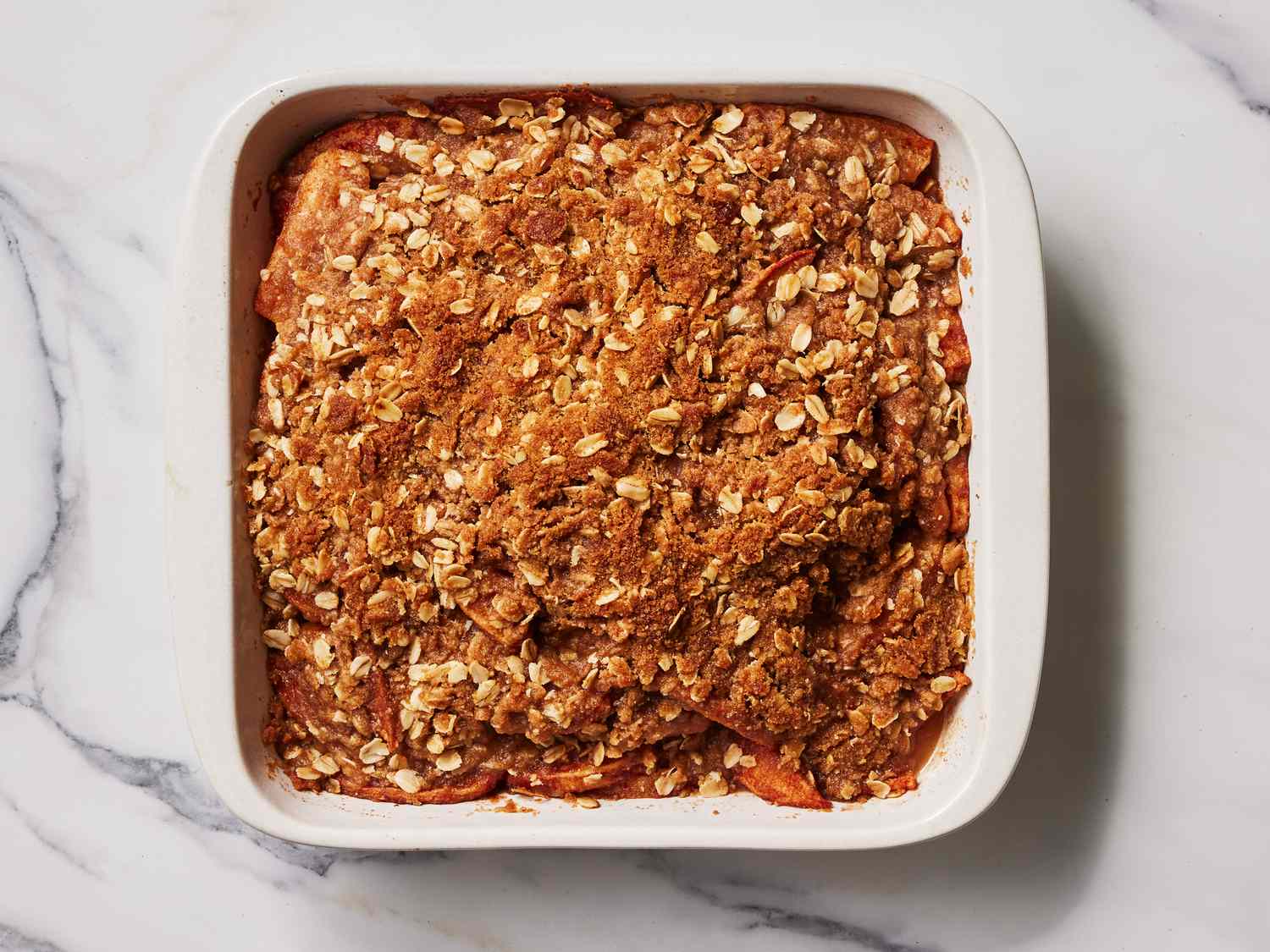 Apple Crisp With Oatmeal and Brown Sugar