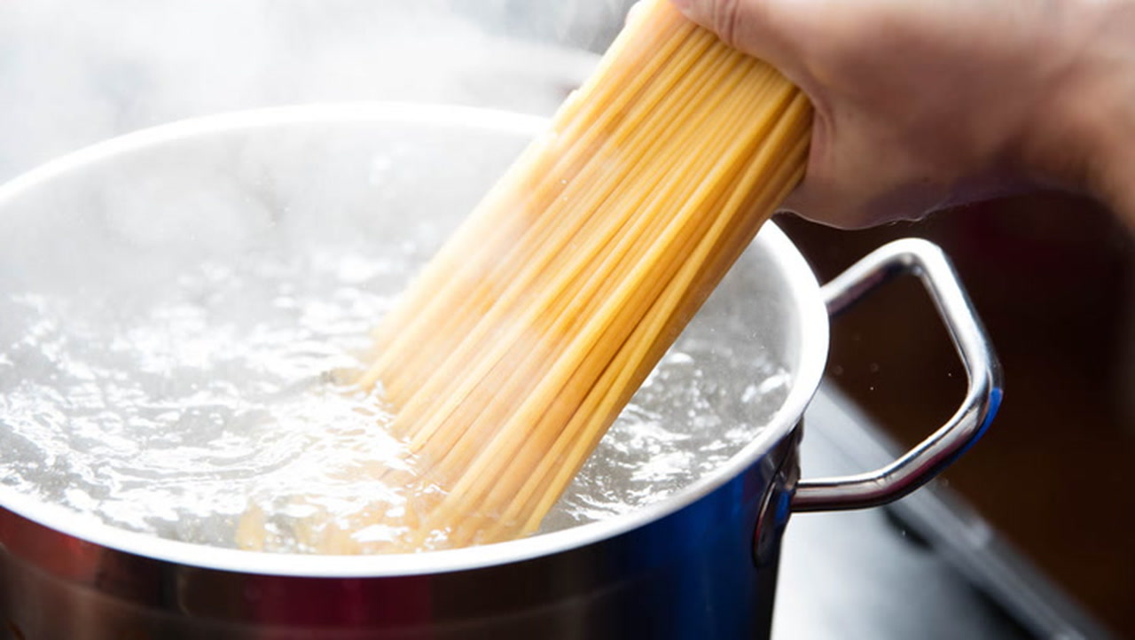 Linguine boiling in a large pot of salted water on a home stove